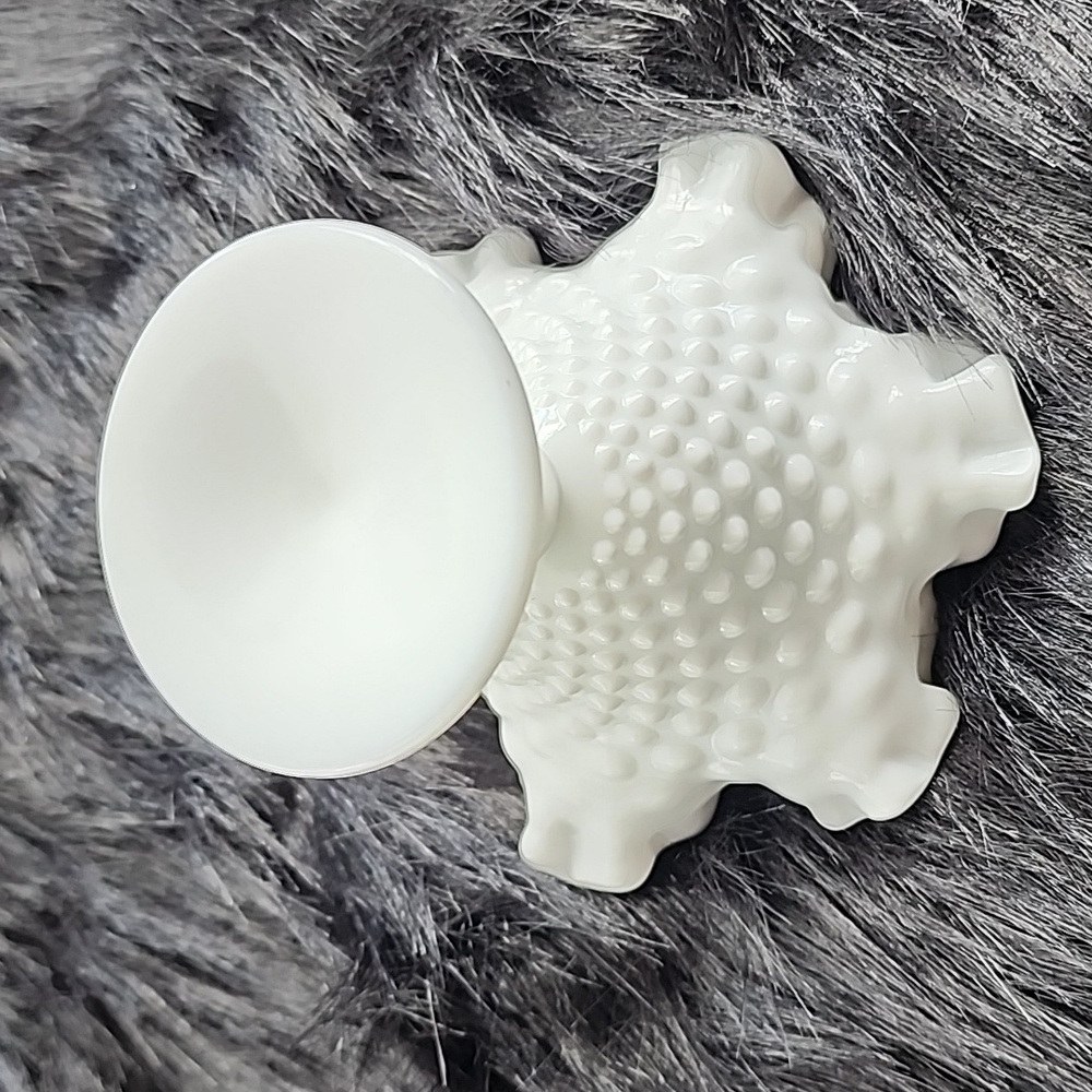 FENTON LARGE WHITE MILK GLASS HOBNAIL COMPOTE PEDESTAL DISH . - Picture 6 of 7